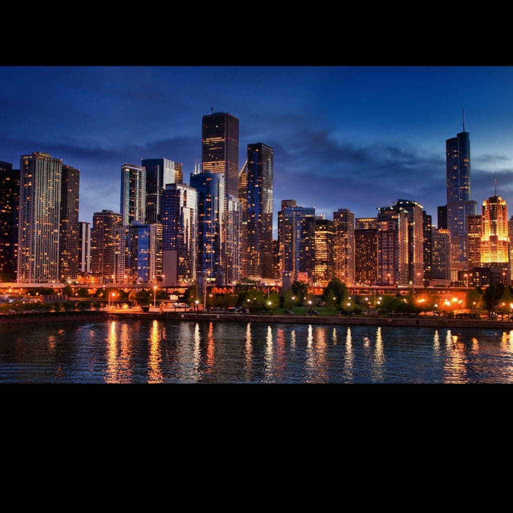 Chicago skyline along Lake Michigan with city buildings