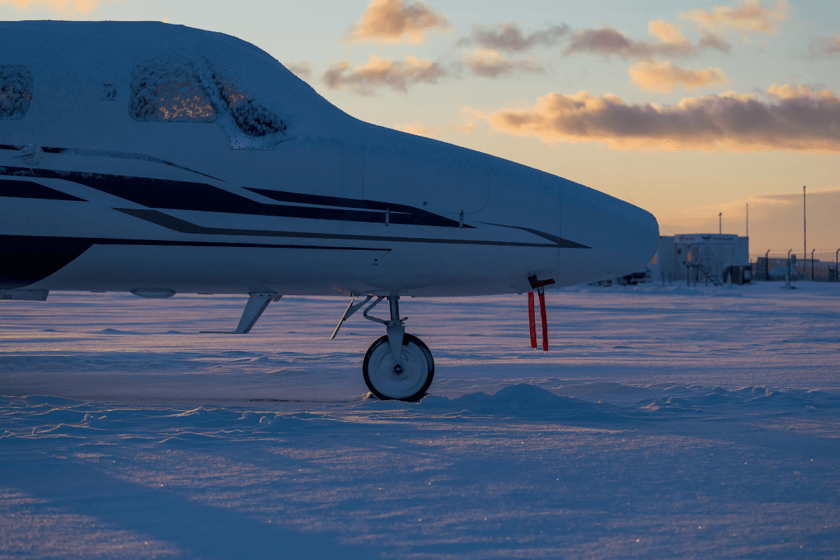 Winter weather conditions at Dallas DFW airport with snow and ice affecting flights